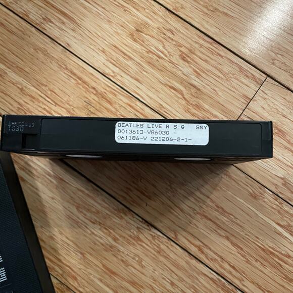 (2) Beatles VHS Tapes concert documentary vintage retro - Picture 5 of 5
